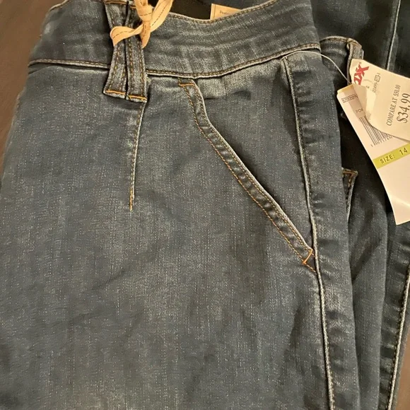 Democracy Relaxed Fit Light Blue Jeans - Picture 2 of 9